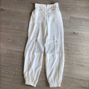 Sporty Pants with zipper detail and netting